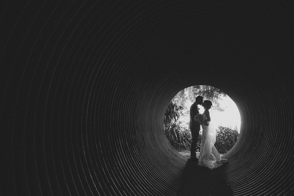 bride groom kiss tunnel